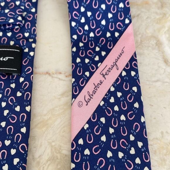 Salvatore Ferragamo Magnets & Hearts 100% Silk Tie - Picture 9 of 12